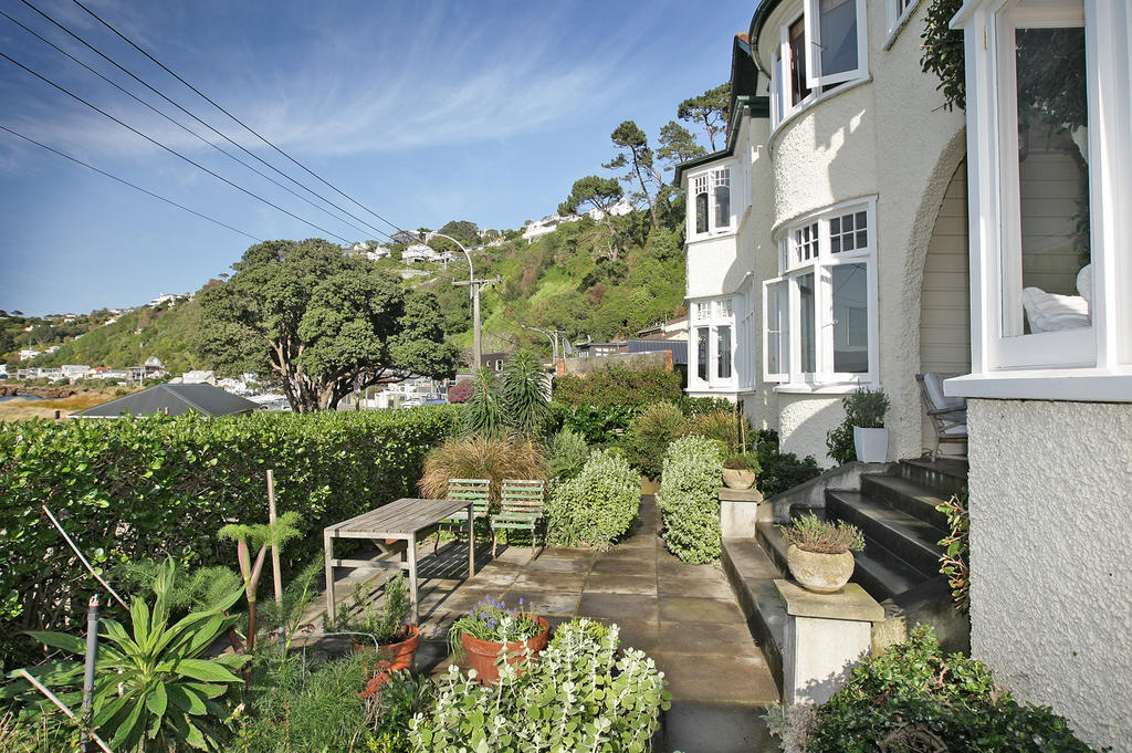 Beachfront Wellington Bed And Breakfast Exterior photo